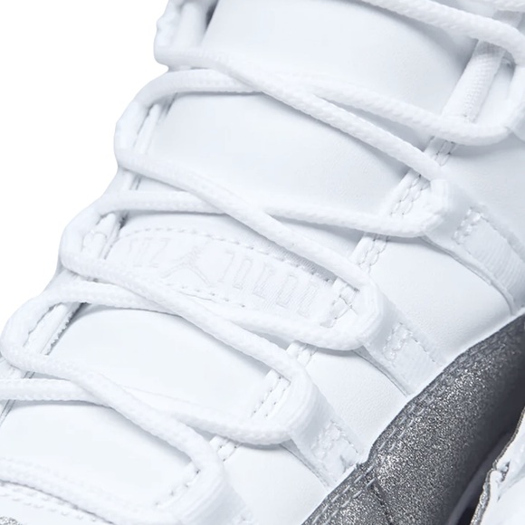 Air Jordan 11 Retro Vast Grey White Metallic Silver Women’s 7.5 NWT - Picture 14 of 16